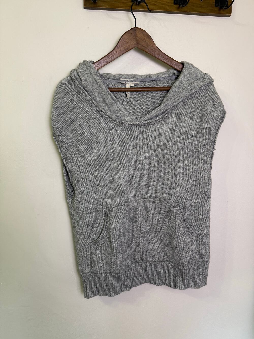 BCBGeneration Gray Wool Blend Sleeveless Knit Hoodie Sweater Vest Size Small